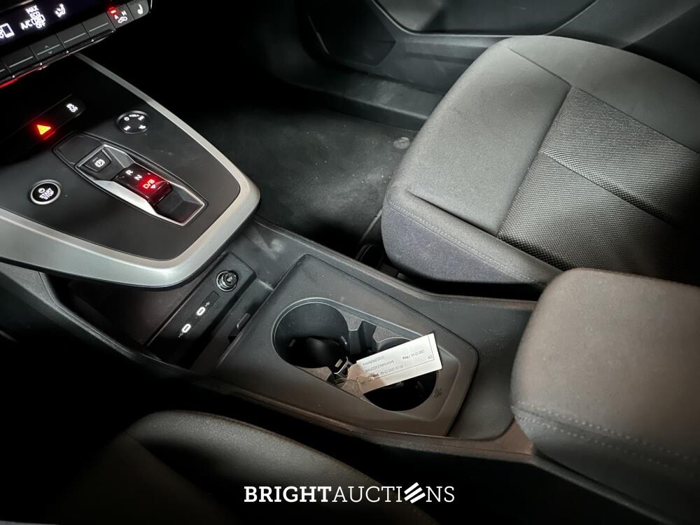 Audi Q4 e-tron 35 Launch edition 55 kWh 170pk 2021 (Origineel-NL+1e eigenaar), N-924-PK