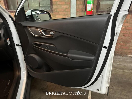 Hyundai Kona EV Comfort 64 kWh 204pk 2020 (Origineel-NL+1e eigenaar), J-474-XX