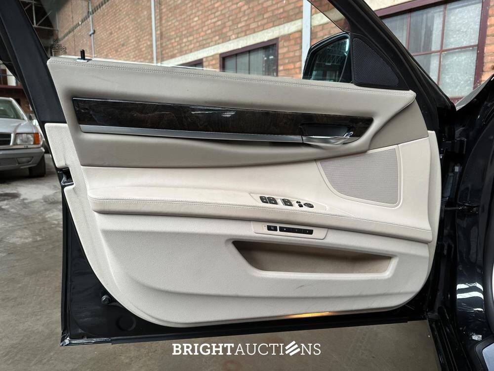 BMW ActiveHybrid7 F04 4.4 V8 465pk 2011