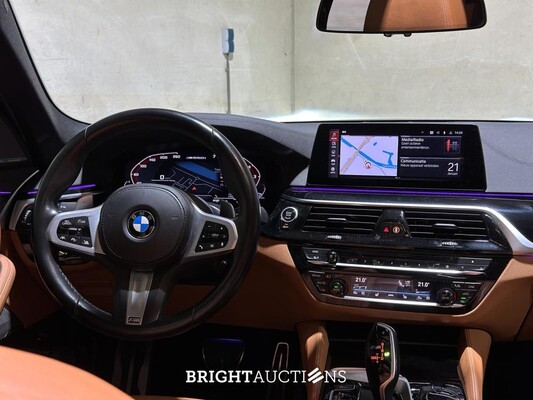 BMW M550i xDrive 4.4 V8 High Executive M-Sport 530pk 2020 5-serie G30, L-618-KL
