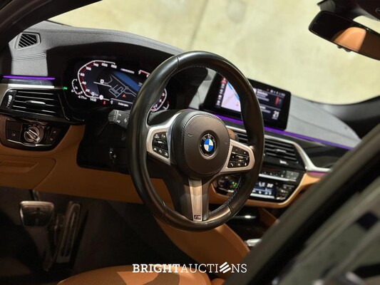 BMW M550i xDrive 4.4 V8 High Executive M-Sport 530pk 2020 5-serie G30, L-618-KL