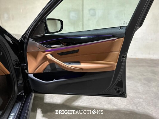 BMW M550i xDrive 4.4 V8 High Executive M-Sport 530pk 2020 5-serie G30, L-618-KL