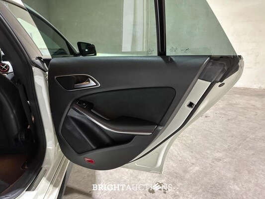 Mercedes-Benz CLA45 AMG 4Matic 381pk 2015 CLA-klasse Shooting Brake, T-450-LK