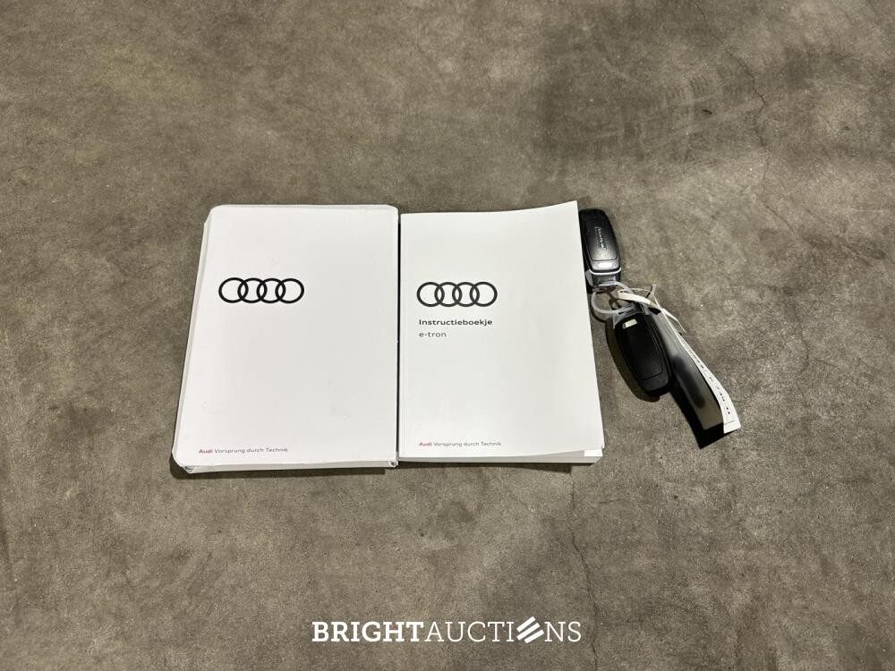 Audi e-tron 55 Quattro Business Edition 95 kWh 408pk 2020 (Origineel-NL + 1e Eigenaar) K-739-JJ