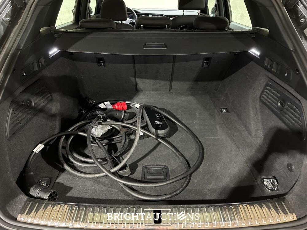 Audi e-tron 55 Quattro Business Edition 95 kWh 408pk 2020 (Origineel-NL + 1e Eigenaar) K-739-JJ