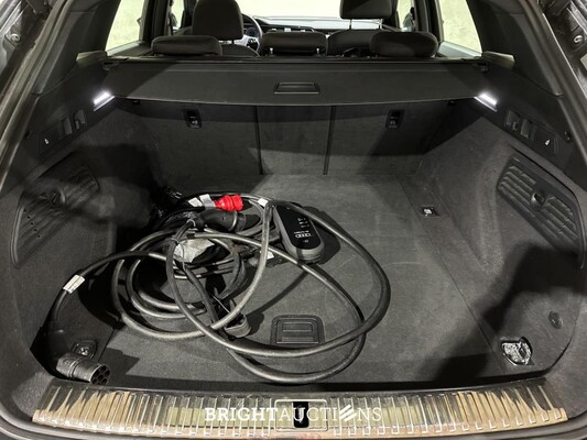 Audi e-tron 55 Quattro Business Edition 95 kWh 408pk 2020 (Origineel-NL + 1e Eigenaar) K-739-JJ