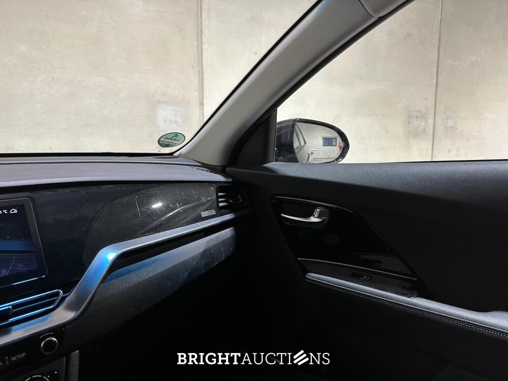 Kia e-Niro DynamicLine 64 kWh 204pk 2020 (Origineel-NL+1e eigenaar), J-072-TK