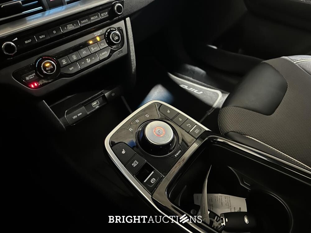 Kia e-Niro DynamicLine 64 kWh 204pk 2020 (Origineel-NL+1e eigenaar), J-072-TK