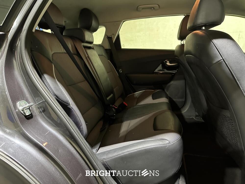 Kia e-Niro DynamicLine 64 kWh 204pk 2020 (Origineel-NL+1e eigenaar), J-072-TK