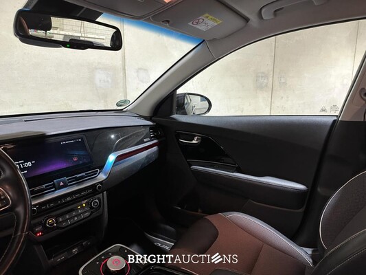 Kia e-Niro DynamicLine 64 kWh 204pk 2020 (Origineel-NL+1e eigenaar), J-072-TK