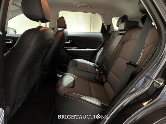 Kia e-Niro DynamicLine 64 kWh 204pk 2020 (Origineel-NL+1e eigenaar), J-072-TK
