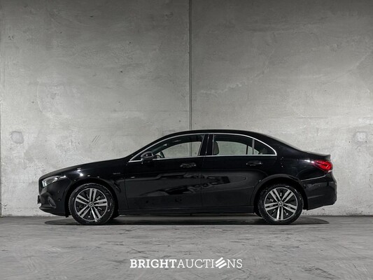 Mercedes-Benz A250 e Business Solution Luxury Limited 218pk 2020 (Origineel-NL + 1e Eigenaar) A-klasse, J-849-SG