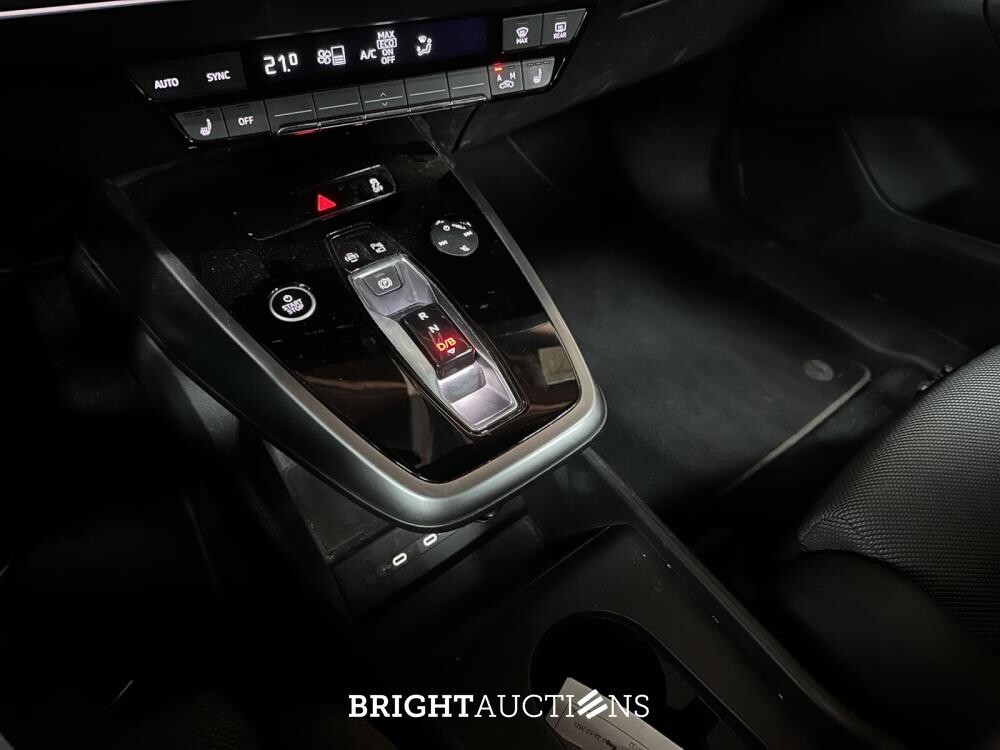 Audi Q4 e-tron 40 Launch edition Advanced Plus 77 kWh 204pk 2021 (Origineel-NL+1e eigenaar), N-596-TN