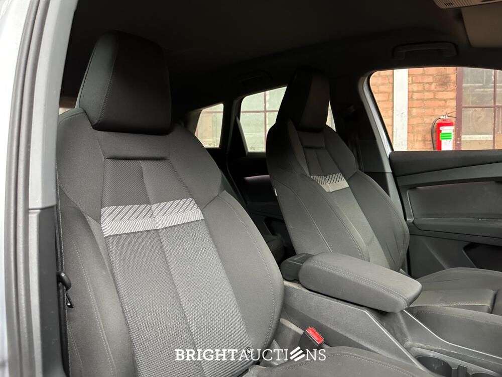 Audi Q4 e-tron 40 Launch edition Advanced Plus 77 kWh 204pk 2021 (Origineel-NL+1e eigenaar), N-596-TN