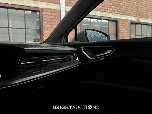 Audi Q4 e-tron 40 Launch edition Advanced Plus 77 kWh 204pk 2021 (Origineel-NL+1e eigenaar), N-596-TN