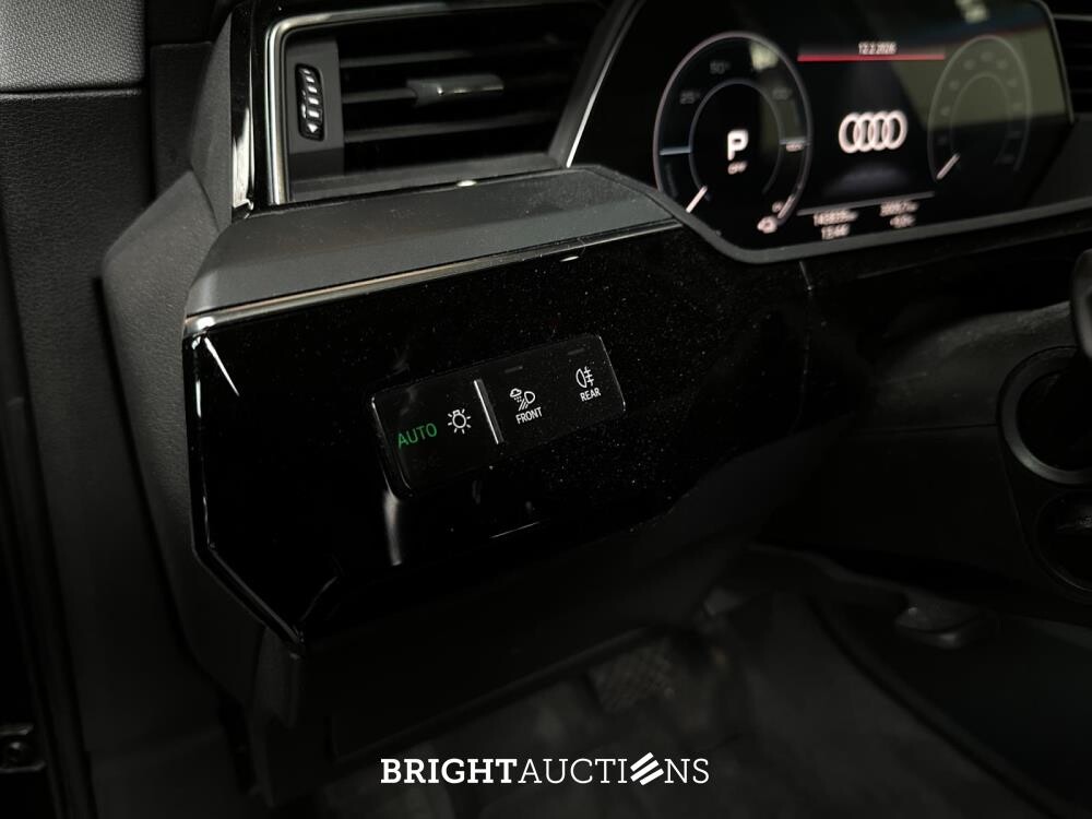 Audi e-tron 55 quattro Business edition 95 kWh 408pk 2020 (Origineel-NL+1e eigenaar), K-611-KJ