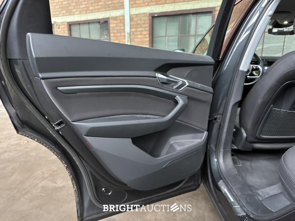 Audi e-tron 55 quattro Business edition 95 kWh 408pk 2020 (Origineel-NL+1e eigenaar), K-611-KJ