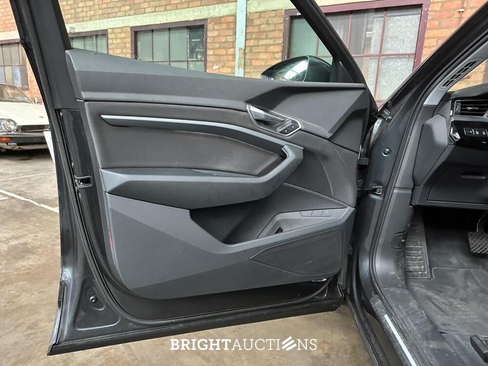 Audi e-tron 55 quattro Business edition 95 kWh 408pk 2020 (Origineel-NL+1e eigenaar), K-611-KJ