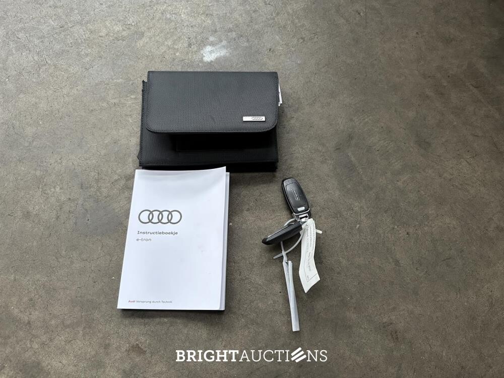 Audi e-tron 55 quattro Business edition 95 kWh 408pk 2020 (Origineel-NL+1e eigenaar), K-611-KJ