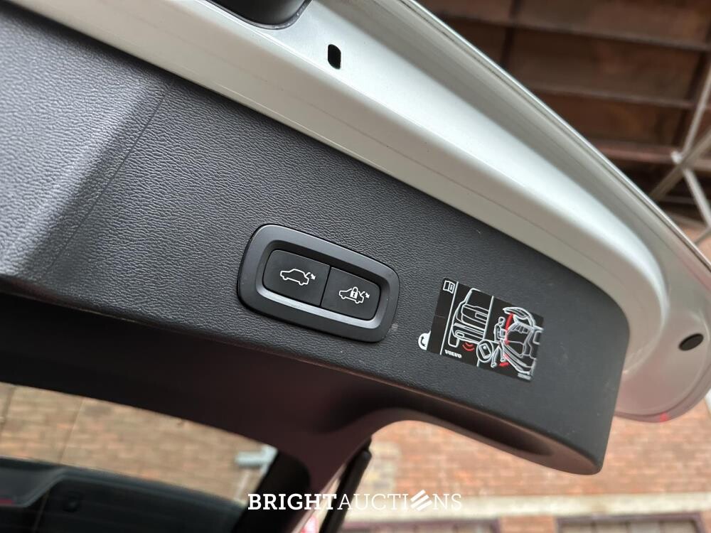 Volvo XC40 Recharge P8 AWD R-Design 408hp 2020 (Original-NL+1st owner), K-341-FK