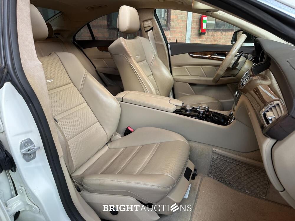Mercedes-Benz CLS63 AMG 5.5 V8 525hp 2012 CLS-Klasse (53.000 KM)
