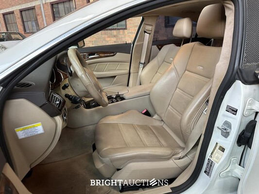 Mercedes-Benz CLS63 AMG 5.5 V8 525hp 2012 CLS-Klasse (53.000 KM)
