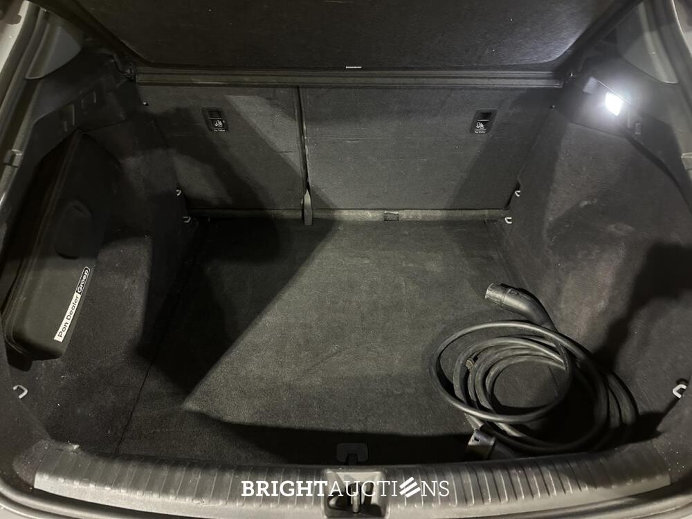 Audi Q4 e-tron 40 Launch Edition Advanced 77 kWh 204pk 2021 (Origineel-NL + 1e Eigenaar), N-401-PG