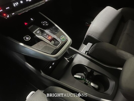 Audi Q4 e-tron 40 Launch Edition Advanced 77 kWh 204pk 2021 (Origineel-NL + 1e Eigenaar), N-401-PG