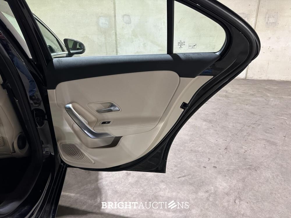 Mercedes-Benz A250 e Business Solution Luxury Limited 218pk 2020 (Origineel-NL + 1e Eigenaar) A-klasse, J-849-SG