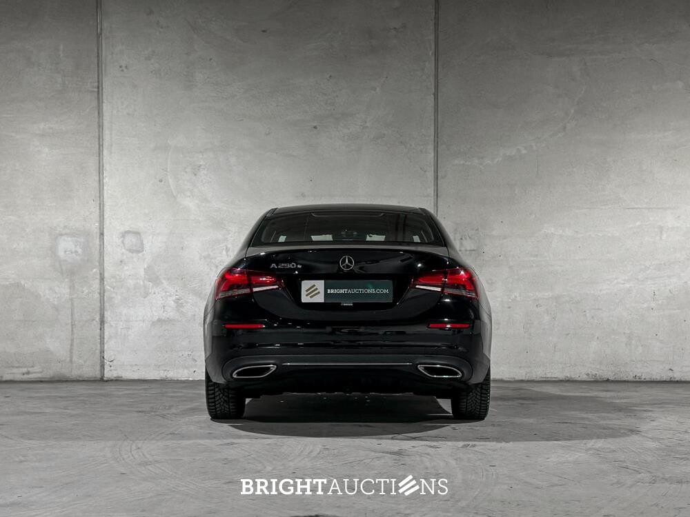 Mercedes-Benz A250 e Business Solution Luxury Limited 218pk 2020 (Origineel-NL + 1e Eigenaar) A-klasse, J-849-SG