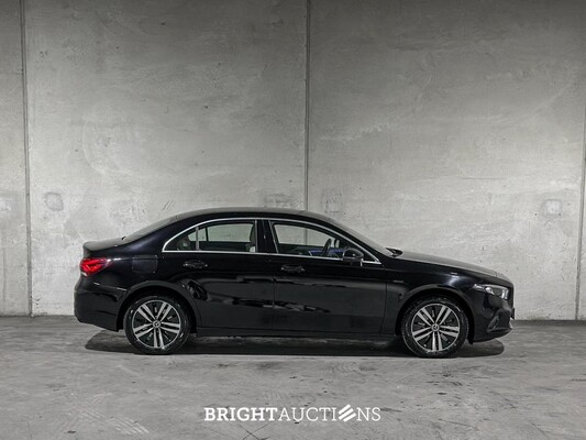 Mercedes-Benz A250 e Business Solution Luxury Limited 218pk 2020 (Origineel-NL + 1e Eigenaar) A-klasse, J-849-SG