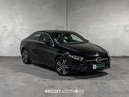 Mercedes-Benz A250 e Business Solution Luxury Limited 218pk 2020 (Origineel-NL + 1e Eigenaar) A-klasse, J-849-SG