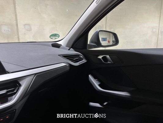 BMW 118i Introduction Edition 136pk 2023 (Origineel-NL+1e eigenaar) 1-serie, T-589-KN