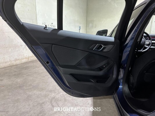 BMW 118i Introduction Edition 136pk 2023 (Origineel-NL+1e eigenaar) 1-serie, T-589-KN