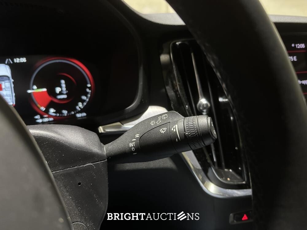 Volvo V60 2.0 T6 Recharge AWD Inscription Expression 340pk 2021 Plug-In Hybrid (Origineel-NL + 1e Eigenaar), N-828-HZ