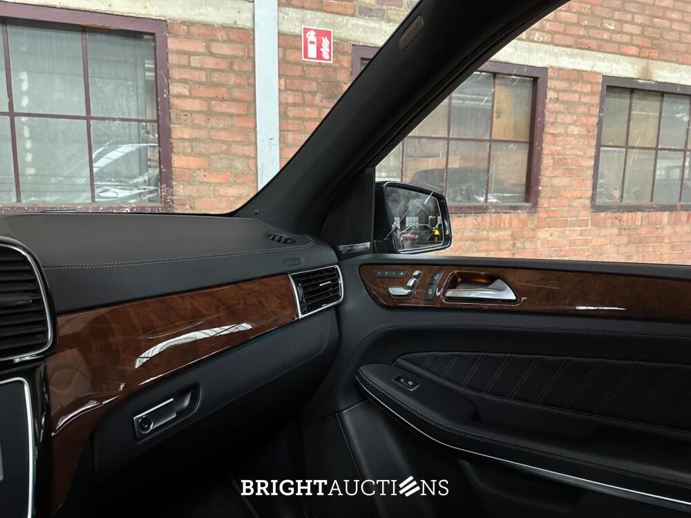 Mercedes-Benz GLS500 4.7 V8 4Matic 455hp 2017 7-passenger GLS-Class, RJ-188-R