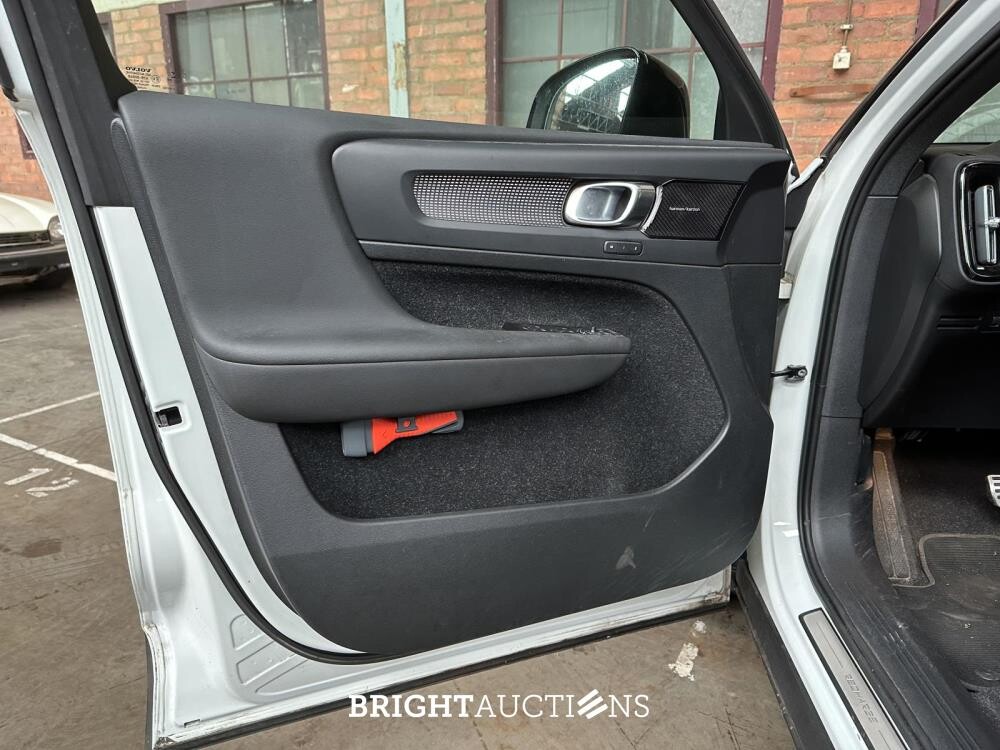 Volvo XC40 Recharge P8 AWD R-Design 408hp 2020 (Original-NL+1st owner), K-341-FK