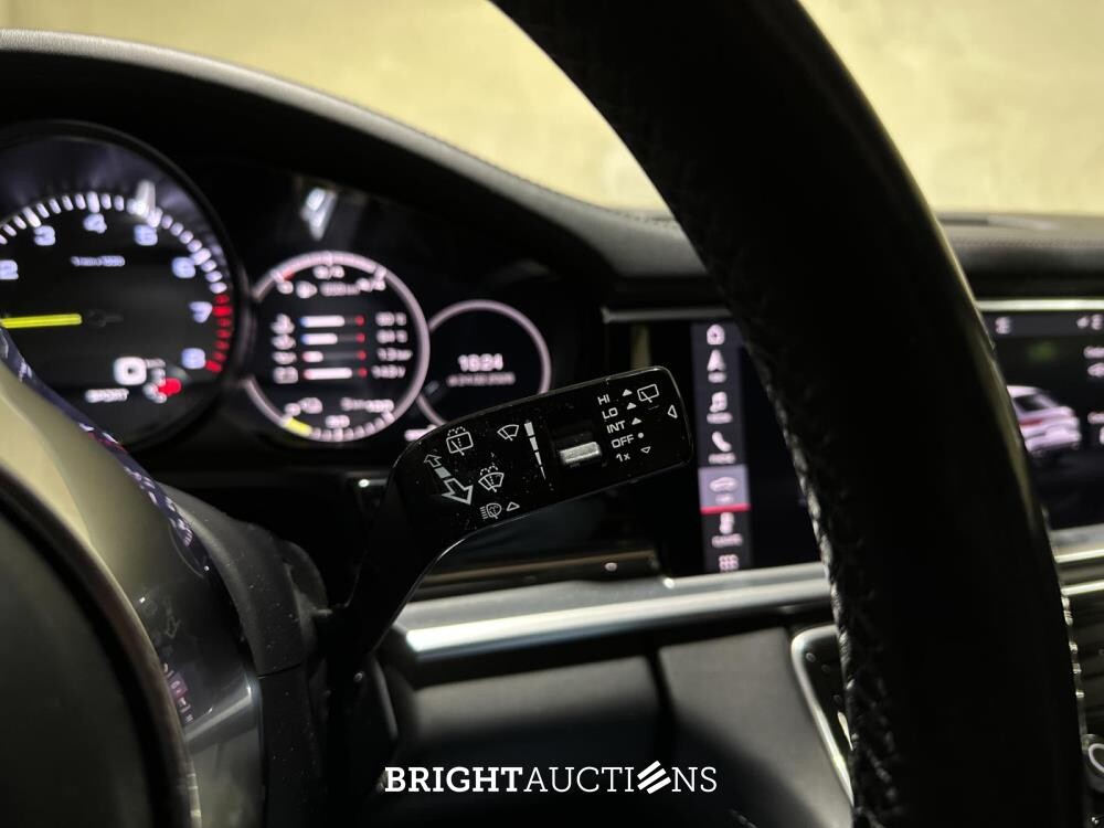 Porsche Panamera Sport Turismo  4 E-Hybrid 2.9 V6 462pk 2018, L-703-KR