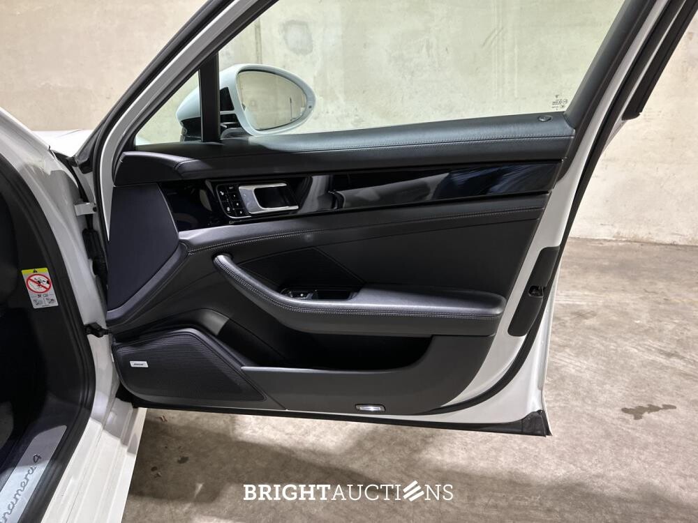 Porsche Panamera Sport Turismo  4 E-Hybrid 2.9 V6 462pk 2018, L-703-KR