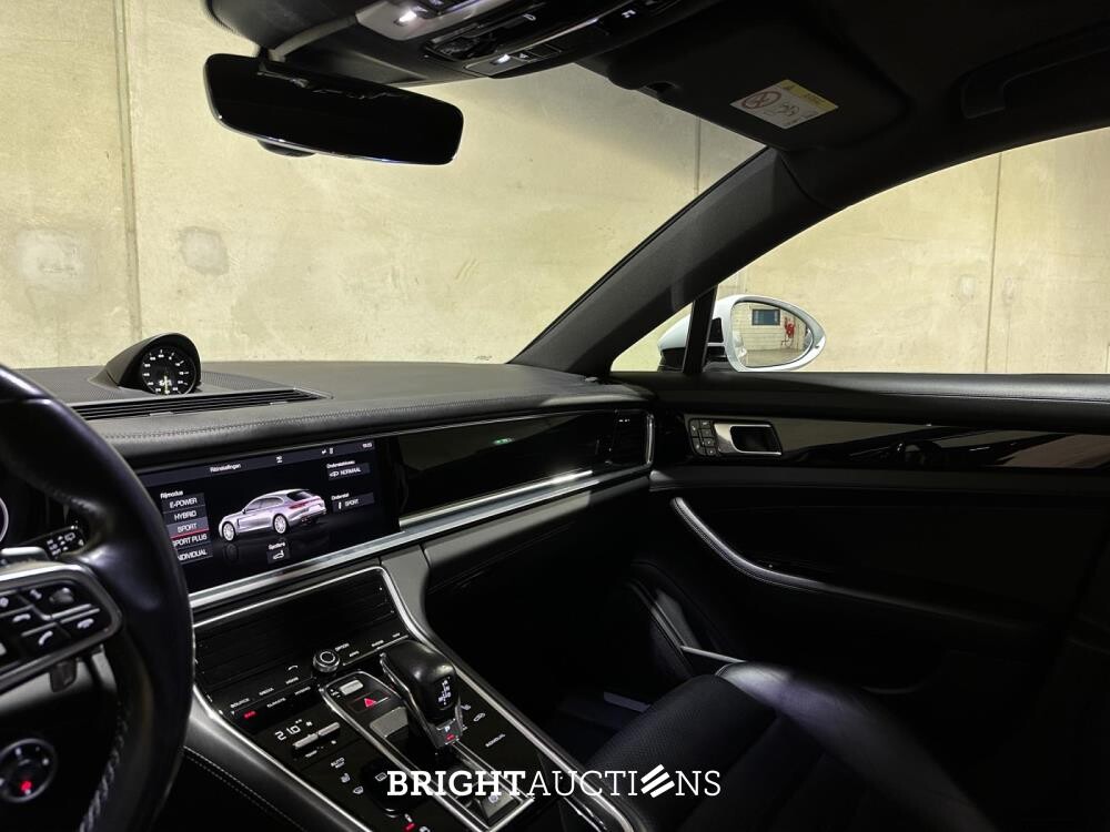 Porsche Panamera Sport Turismo  4 E-Hybrid 2.9 V6 462pk 2018, L-703-KR