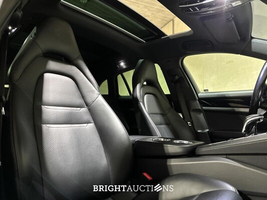 Porsche Panamera Sport Turismo  4 E-Hybrid 2.9 V6 462pk 2018, L-703-KR