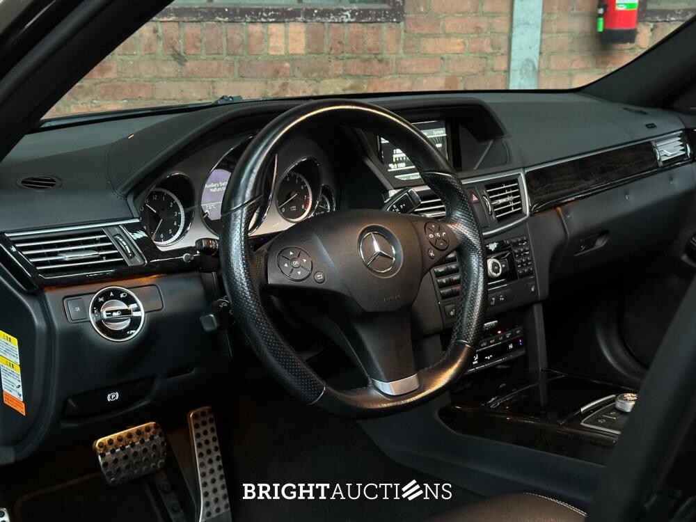 Mercedes-Benz E500 AMG 5.5 V8 388hp 2010 E-Class Youngtimer