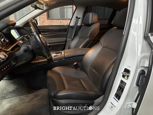 BMW ActiveHybrid7 F04 4.4 V8 465pk 2011 F04 Youngtimer