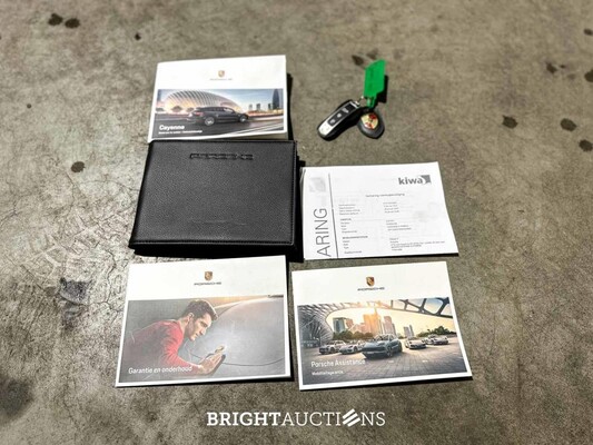 Porsche Cayenne Coupé 3.0 V6 E-Hybrid 462pk 2021 (Origineel-NL + 1e eigenaar), K-327-PV