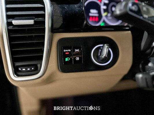 Porsche Cayenne Coupé 3.0 V6 E-Hybrid 462pk 2021 (Origineel-NL + 1e eigenaar), K-327-PV