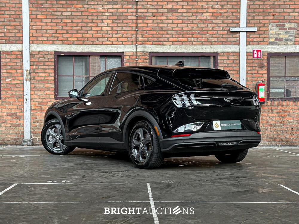 Ford Mustang Mach-E RWD 75 kWh 269hp 2021 (Original-NL + 1st owner), N-361-JS