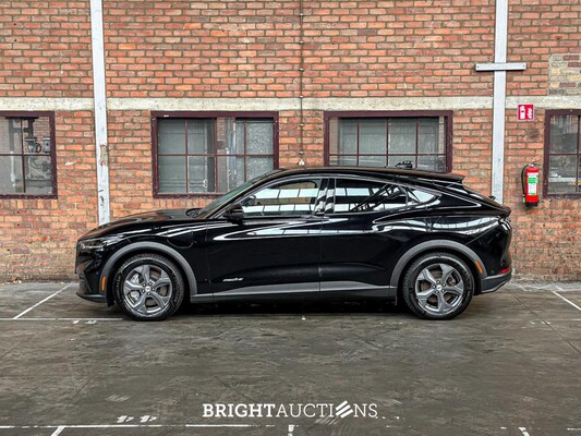 Ford Mustang Mach-E RWD 75 kWh 269pk 2021 (Origineel-NL + 1e eigenaar), N-361-JS