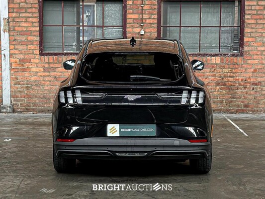 Ford Mustang Mach-E RWD 75 kWh 269hp 2021 (Original-NL + 1st owner), N-361-JS