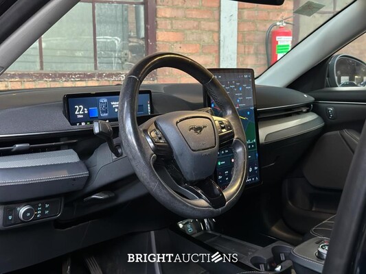 Ford Mustang Mach-E RWD 75 kWh 269hp 2021 (Original-NL + 1st owner), N-361-JS
