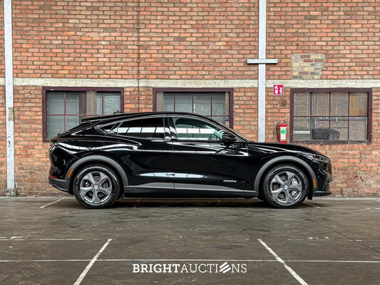 Ford Mustang Mach-E RWD 75 kWh 269hp 2021 (Original-NL + 1st owner), N-361-JS